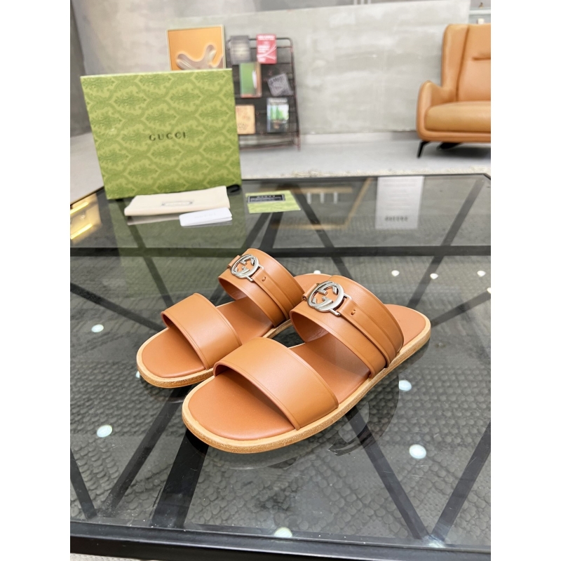 G*u*i slippers